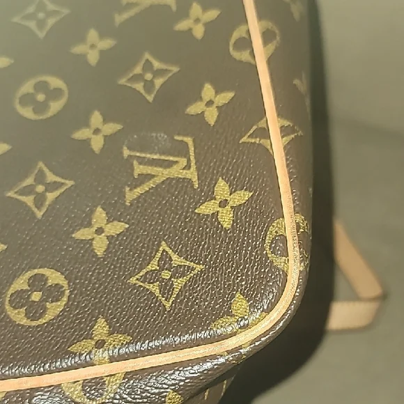Louis Vuitton Classic Monogram Tote with Tan Accents - Picture 10 of 15